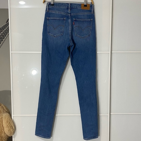 Levi’s 721 Distressed High Rise Skinny Jeans - Picture 4 of 9